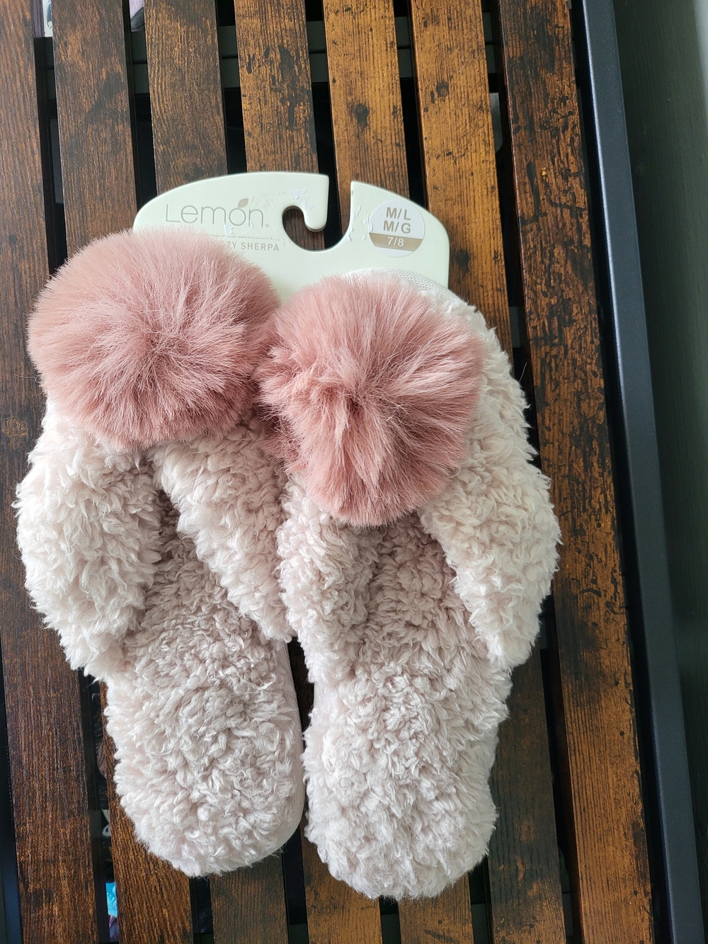 Cozy Sherpa Pom-Pom Slippers in Dusty Pink Size 7/8